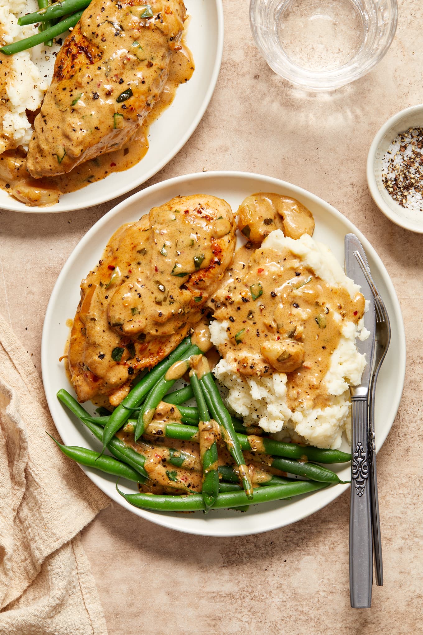 Easy One-Pan Creamy Garlic Herb Chicken: Weeknight Dinner Guide